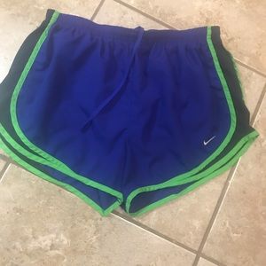 Nike tempo large